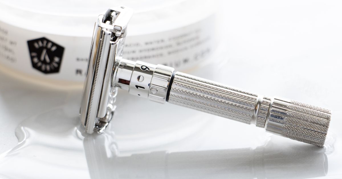 5 Benefits of Using a Safety Razor Stand