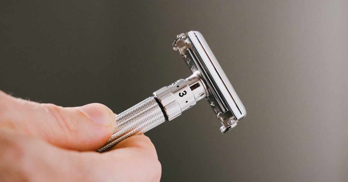 The Ultimate Guide to Shaving Your Head With a Razor